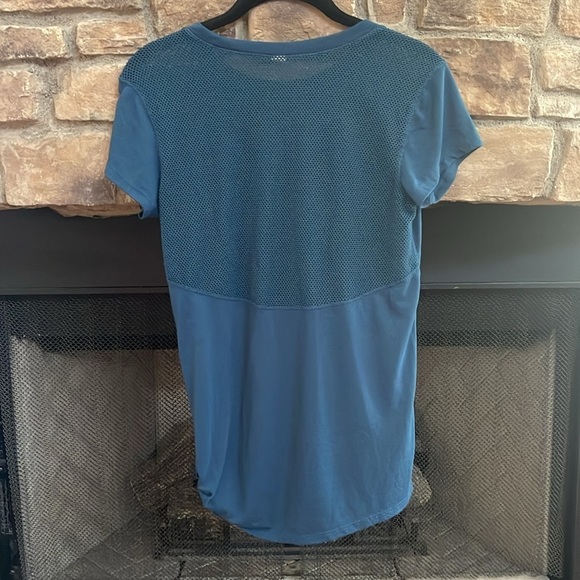 Teal “Go-Dry” workout top with mesh back. Size XS - Picture 2 of 6